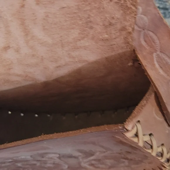 Hand Tooled Vintage Leather Bag - Picture 8 of 16